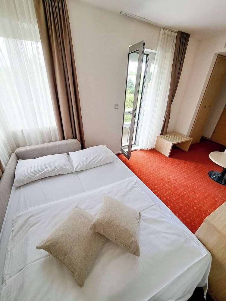 Фото Hotel Brotnjo