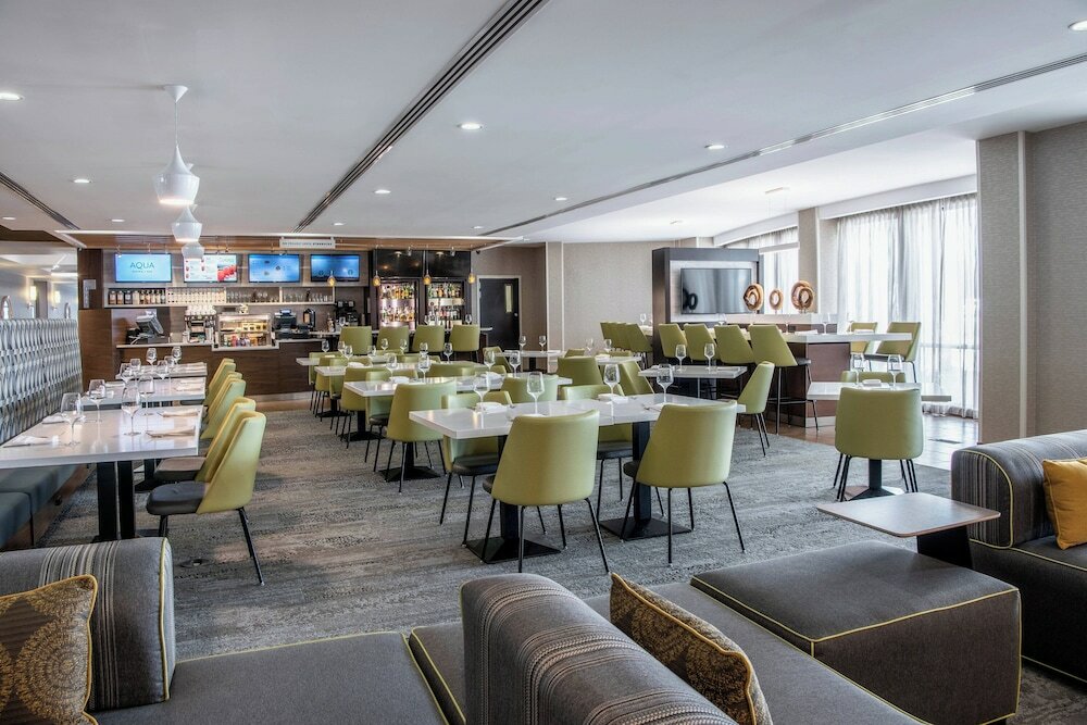 Фото Courtyard by Marriott Edmonton West