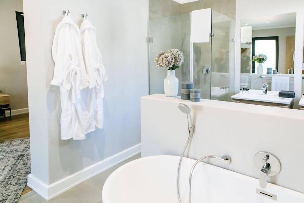 Фото 30 on Whites Guesthouse