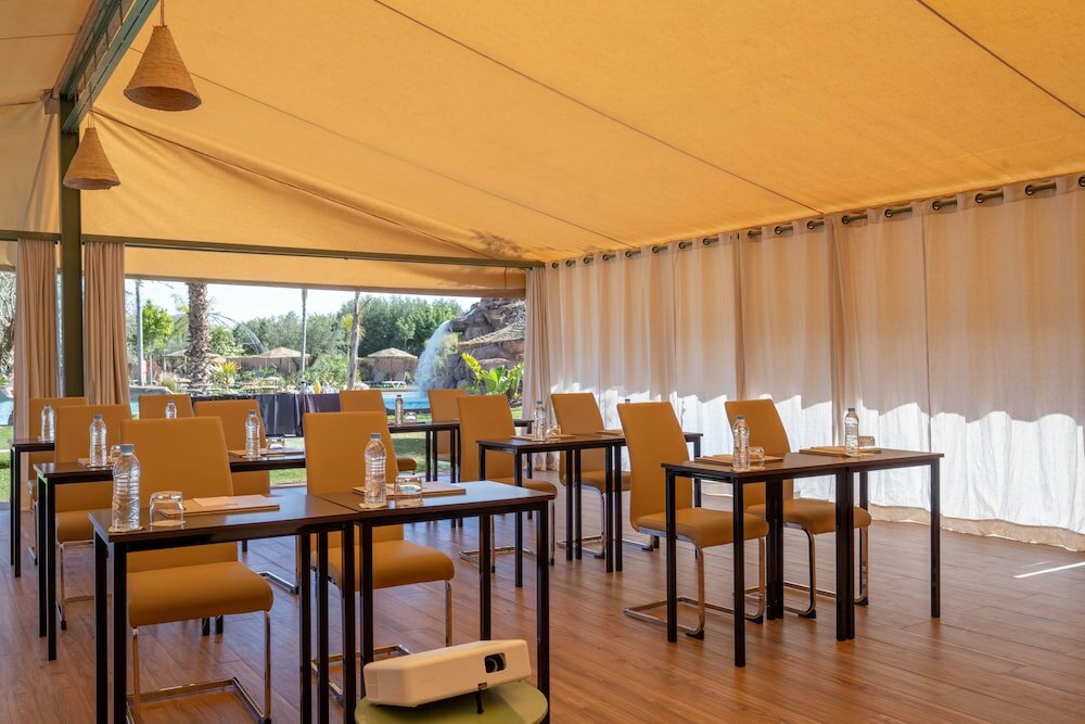 Фото Oasis Lodges