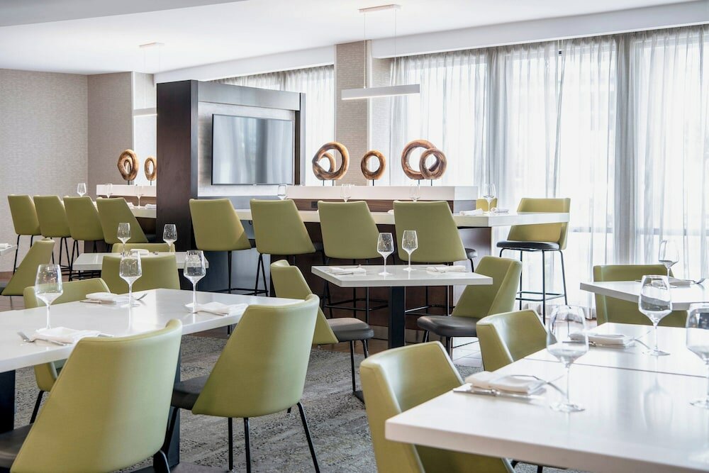 Фото Courtyard by Marriott Edmonton West