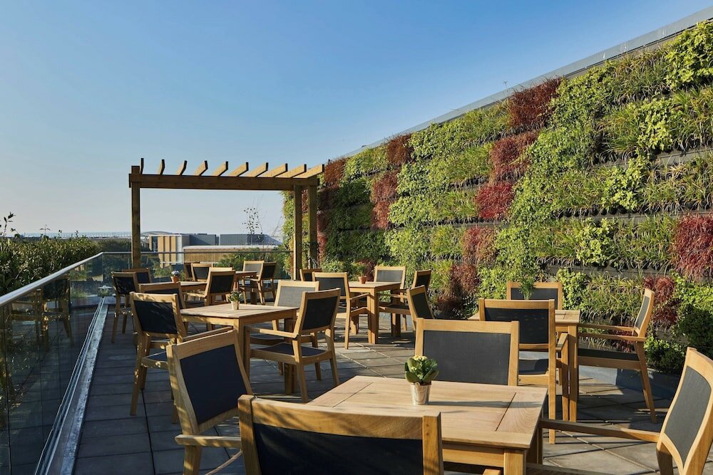 Фото Courtyard by Marriott Oxford City Centre