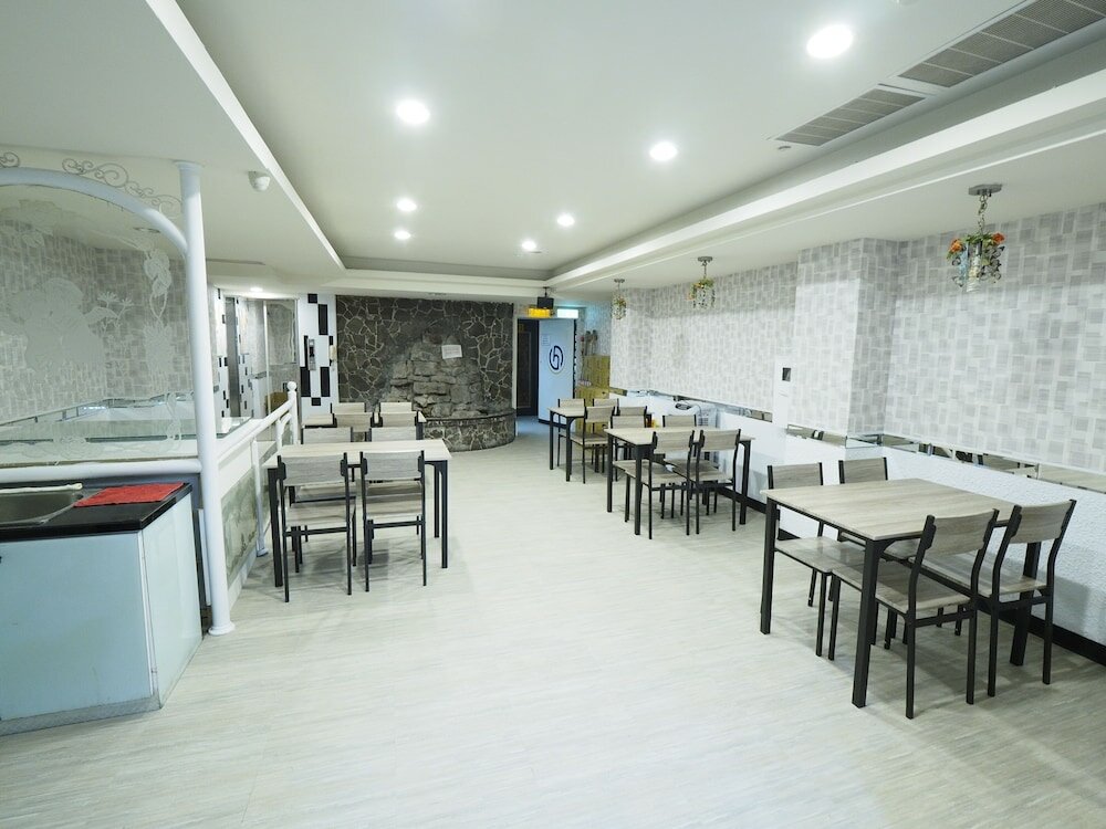 Фото HeYue Hotel