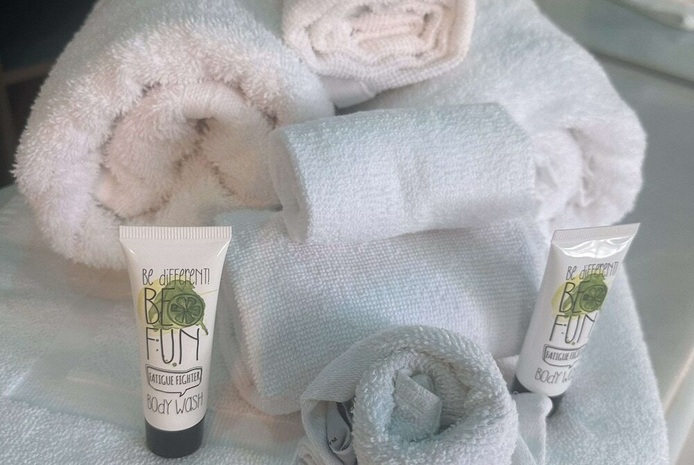 Фото Super 8 by Wyndham Oceanside Downtown