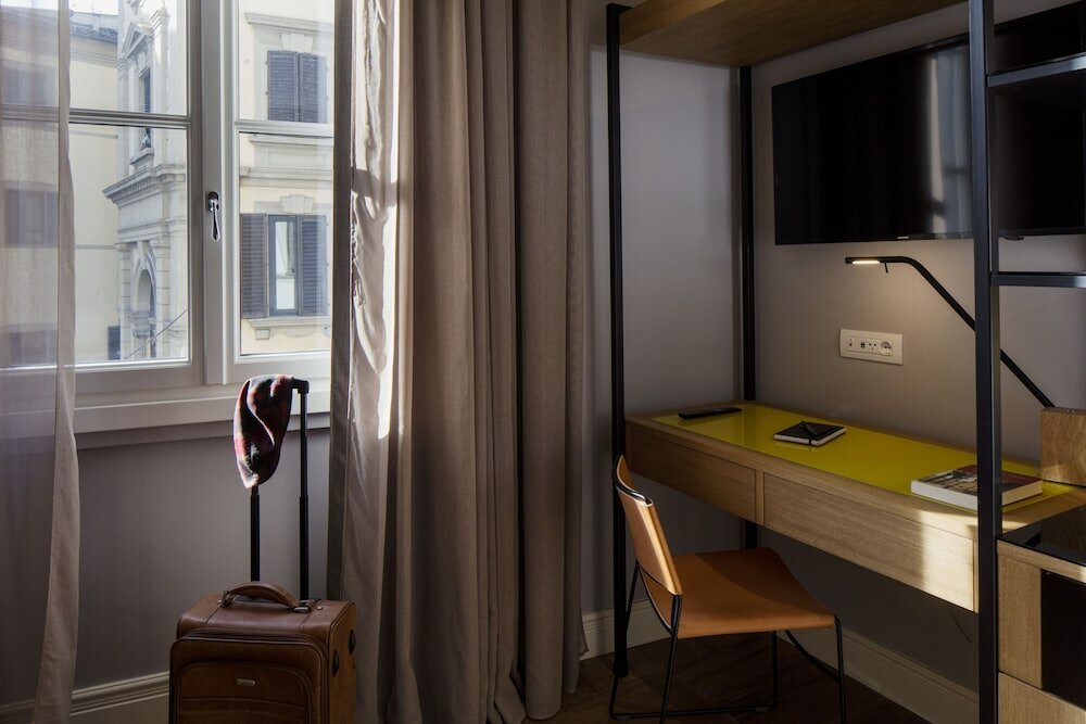 Фото The Frame Hotel