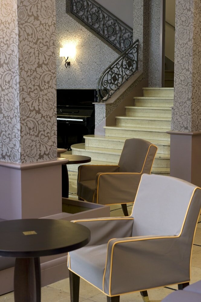 Фото The Originals City, Hôtel Astoria Vatican, Lourdes