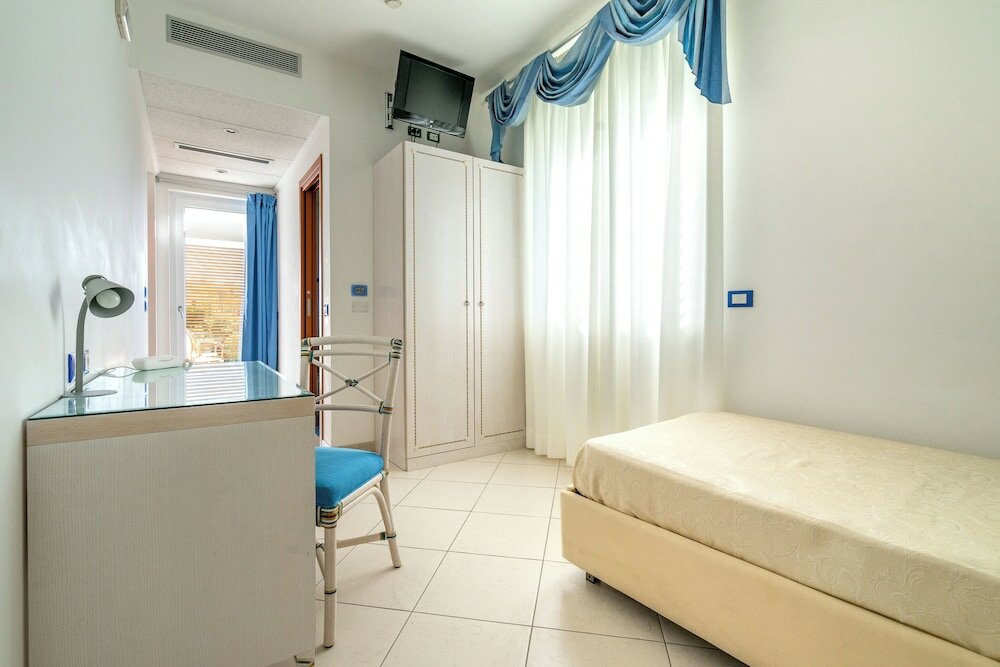 Фото Elaia Garden Hotel