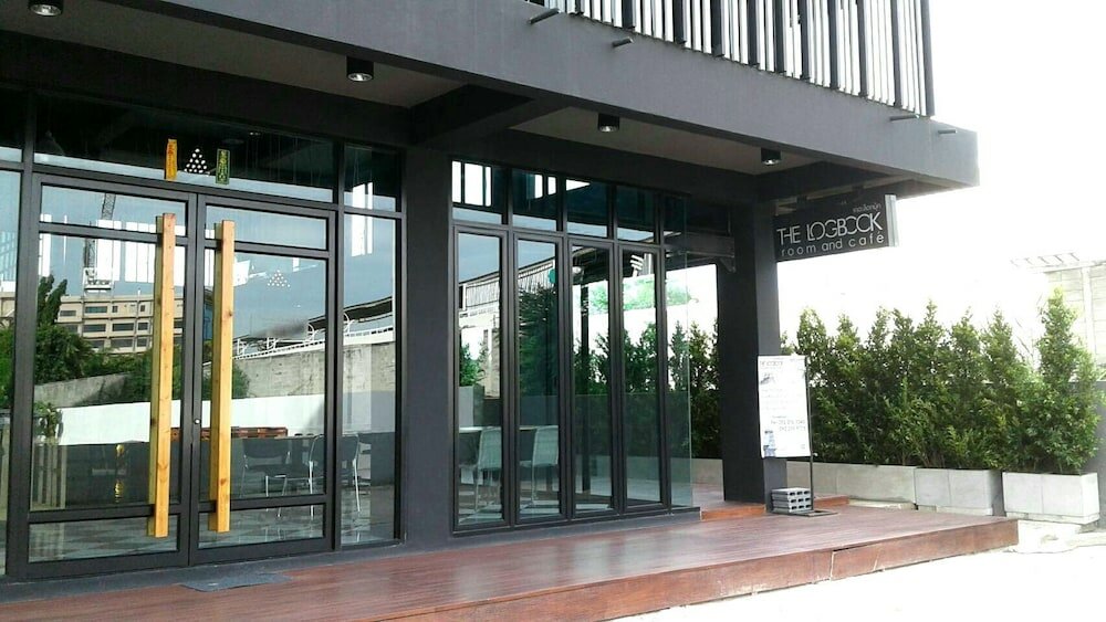 Фото The LogBook Room and Cafe