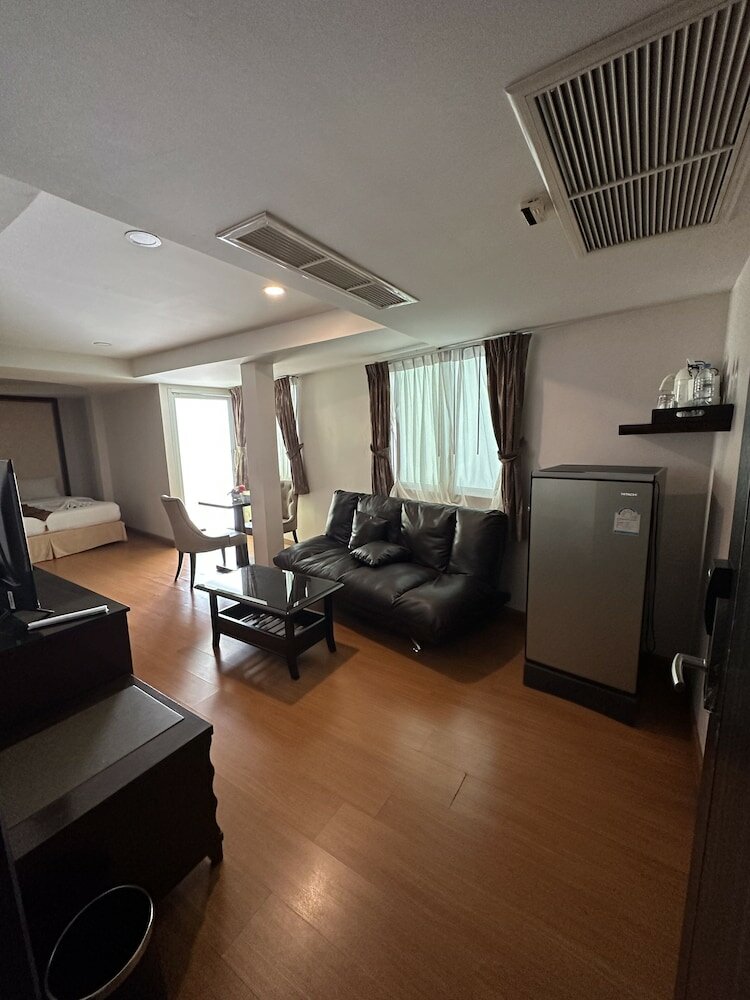 Фото Maleez Lodge Hotel and Restaurant