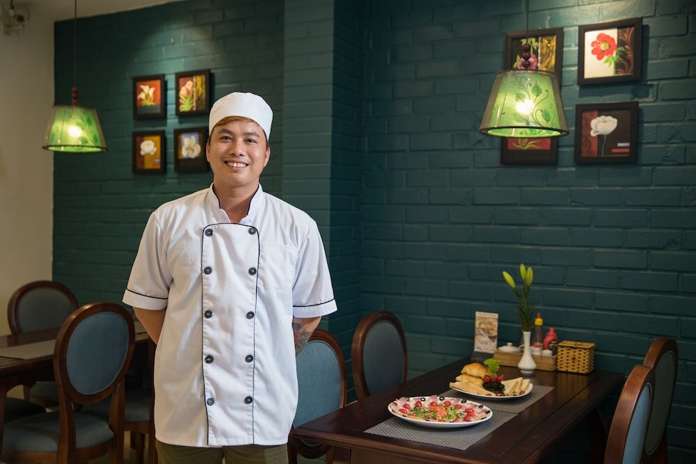 Фото Holiday Emerald Hotel