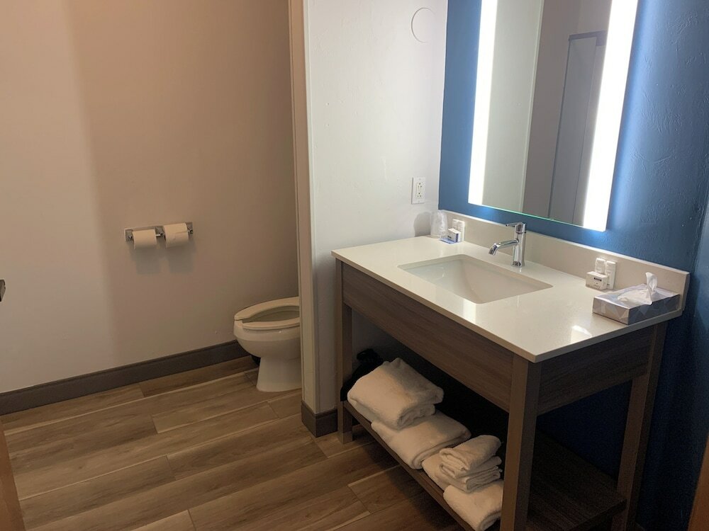 Фото La Quinta Inn & Suites by Wyndham Okc North - Quail Springs