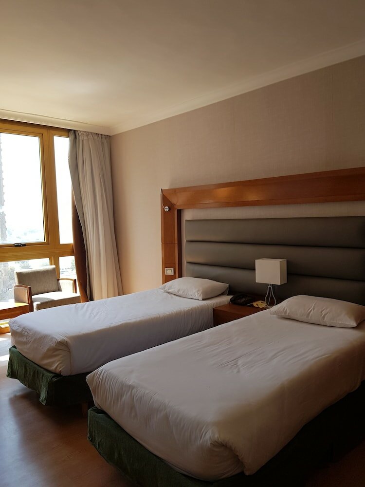 Фото Maadi Hotel