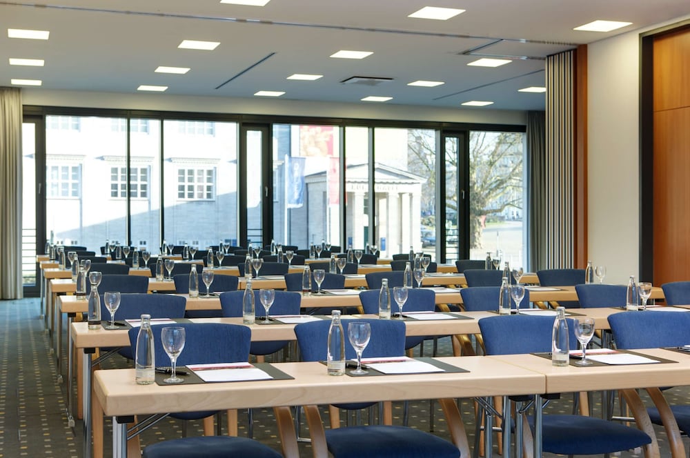 Фото IntercityHotel Hamburg Hauptbahnhof