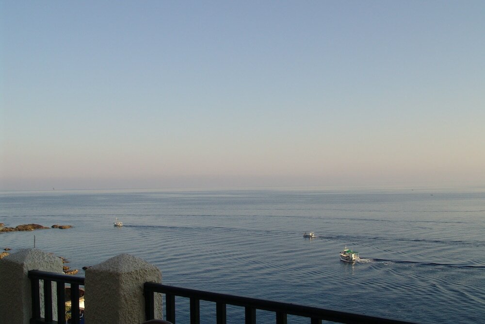 Фото Cavos Bay Hotel and Studios