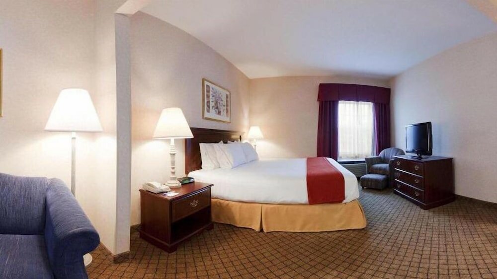 Фото Wingate by Wyndham Roseville/Detroit