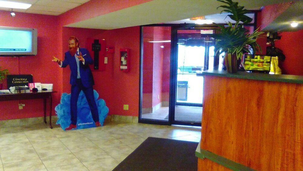 Фото Days Inn by Wyndham Cleveland Lakewood