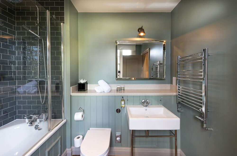 Фото The Crown Manor House Hotel