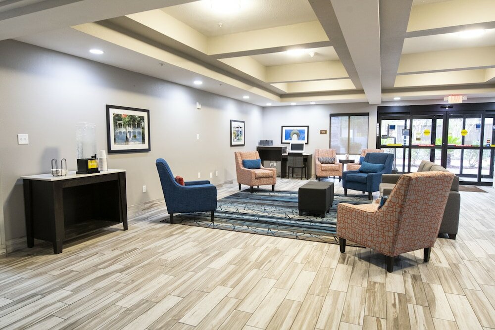 Фото Comfort Inn & Suites Near Medical Center