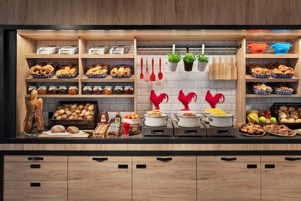 Фото Moxy Duesseldorf City