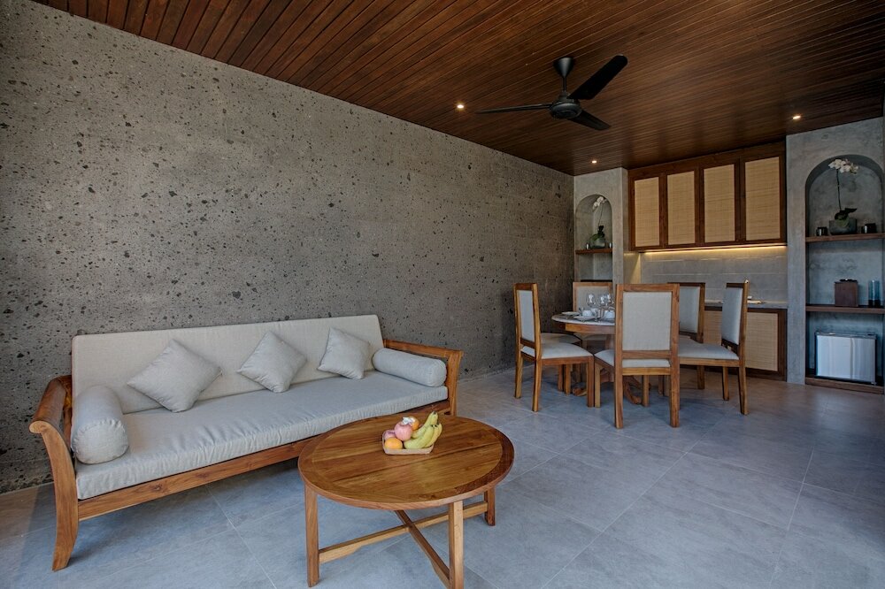 Фото Taman Dharmawangsa Suites