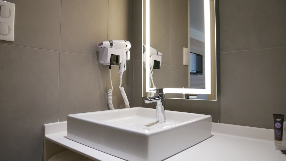 Фото Novotel Narbonne Sud