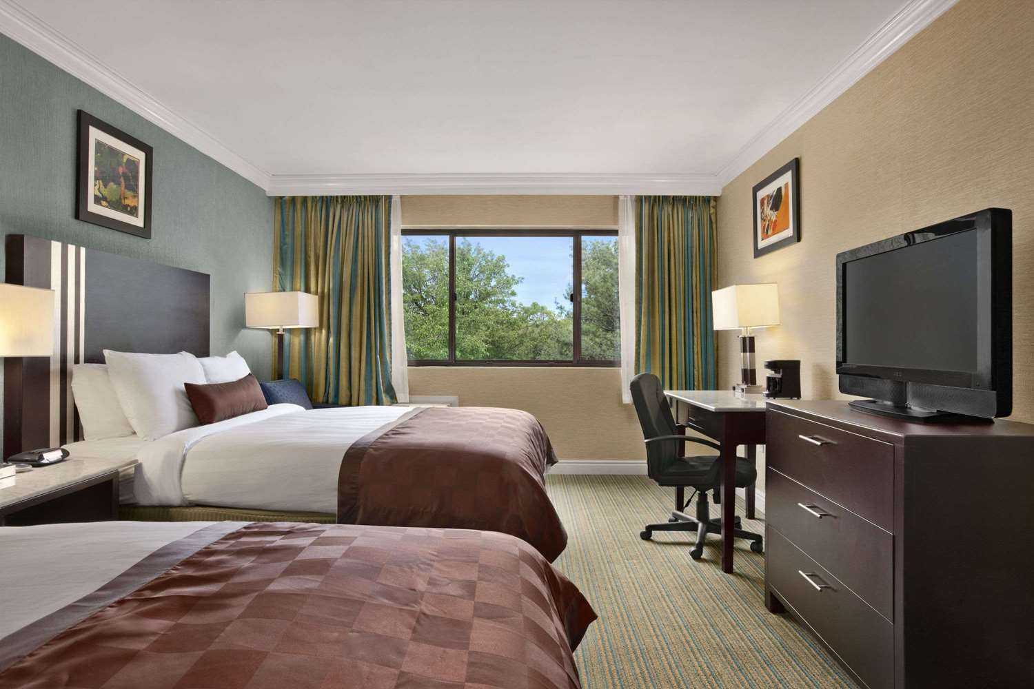 Фото отеля 2