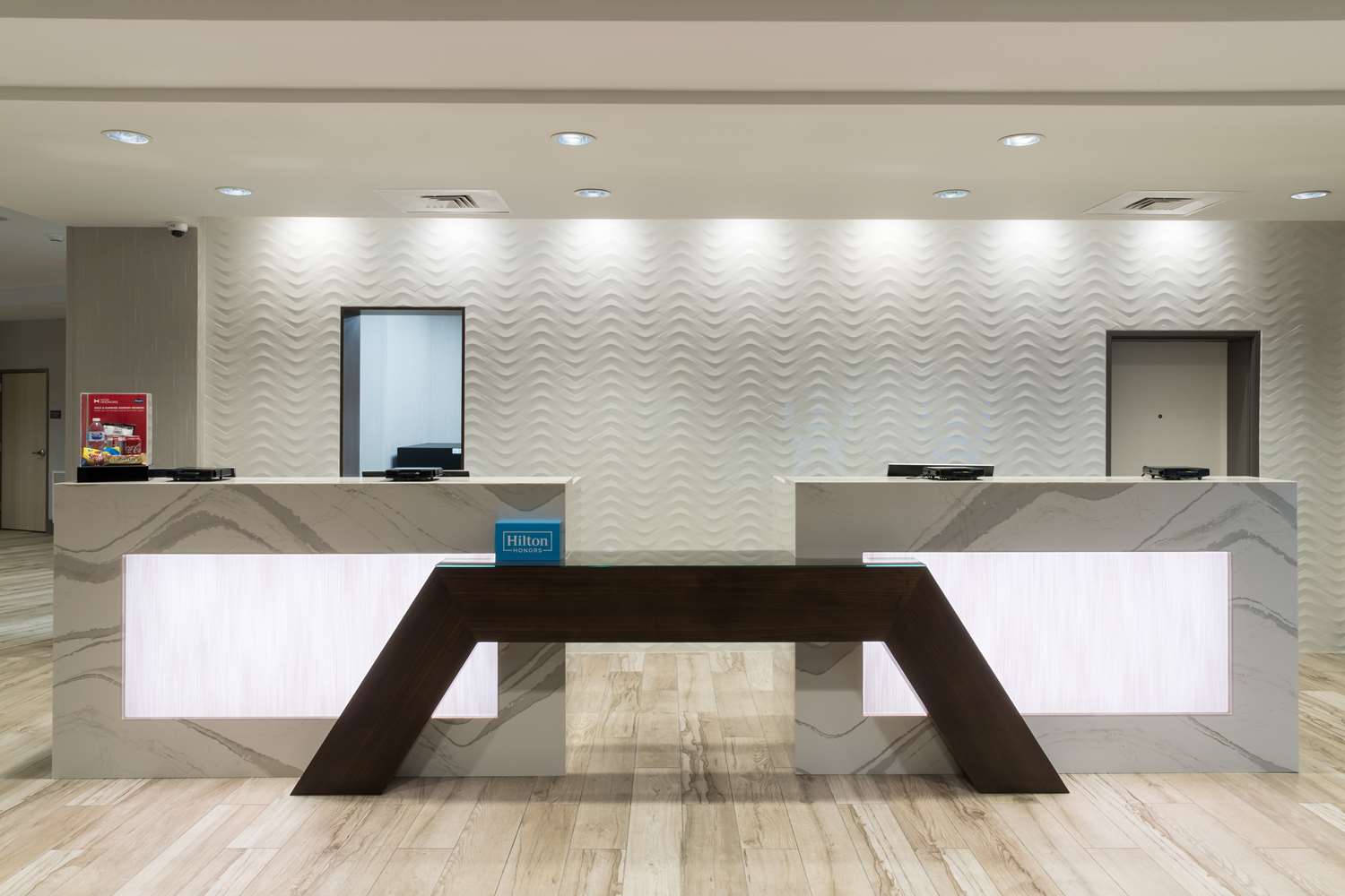 Фото Hampton Inn & Suites Cape Canaveral Cruise Port