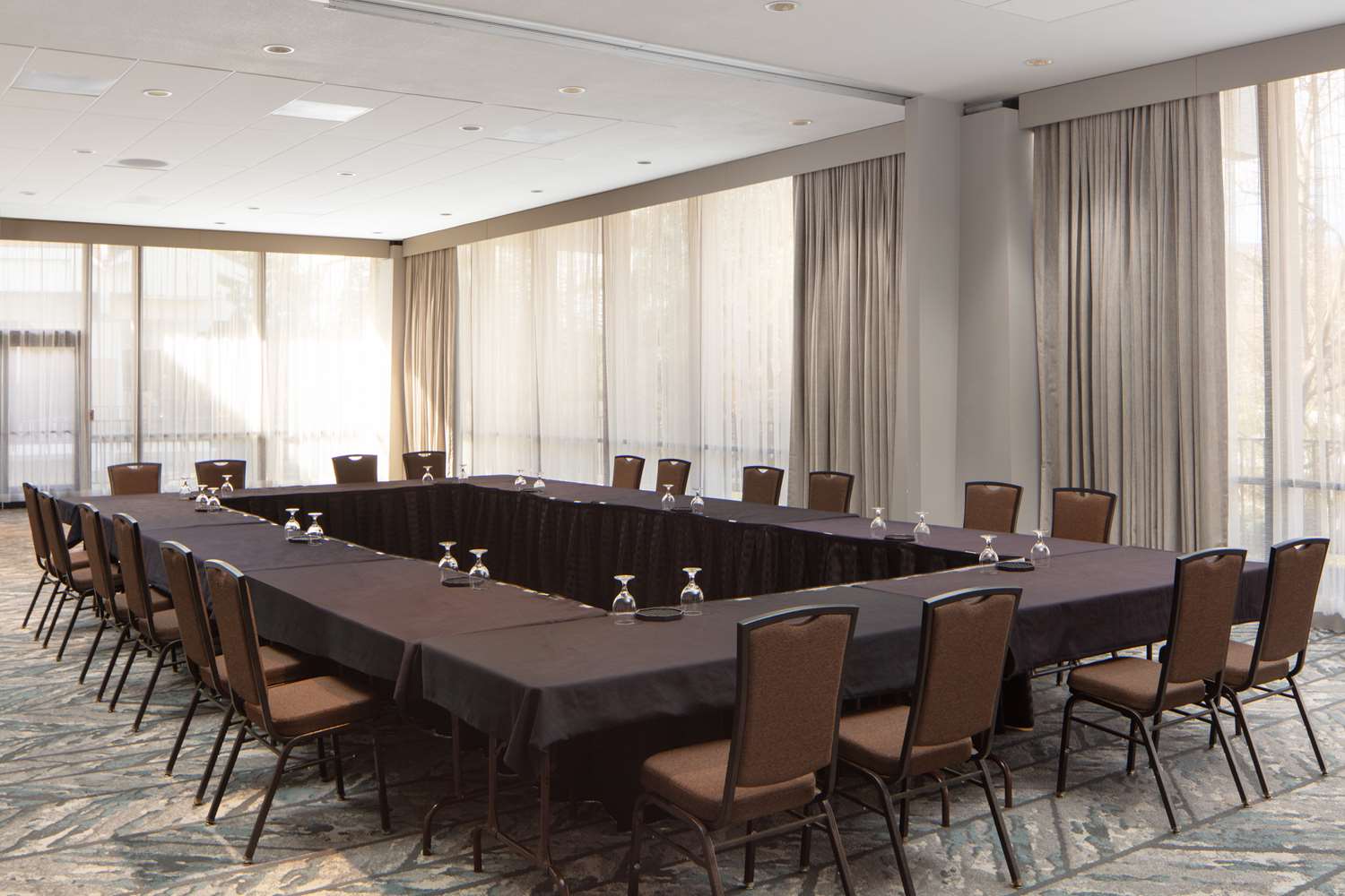 Фото Doubletree by Hilton Sacramento