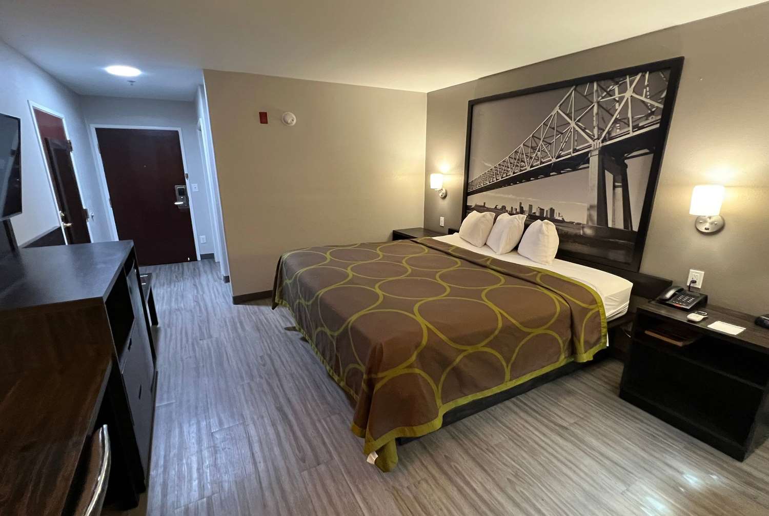 Фото Super 8 by Wyndham Lake Charles/Sulphur