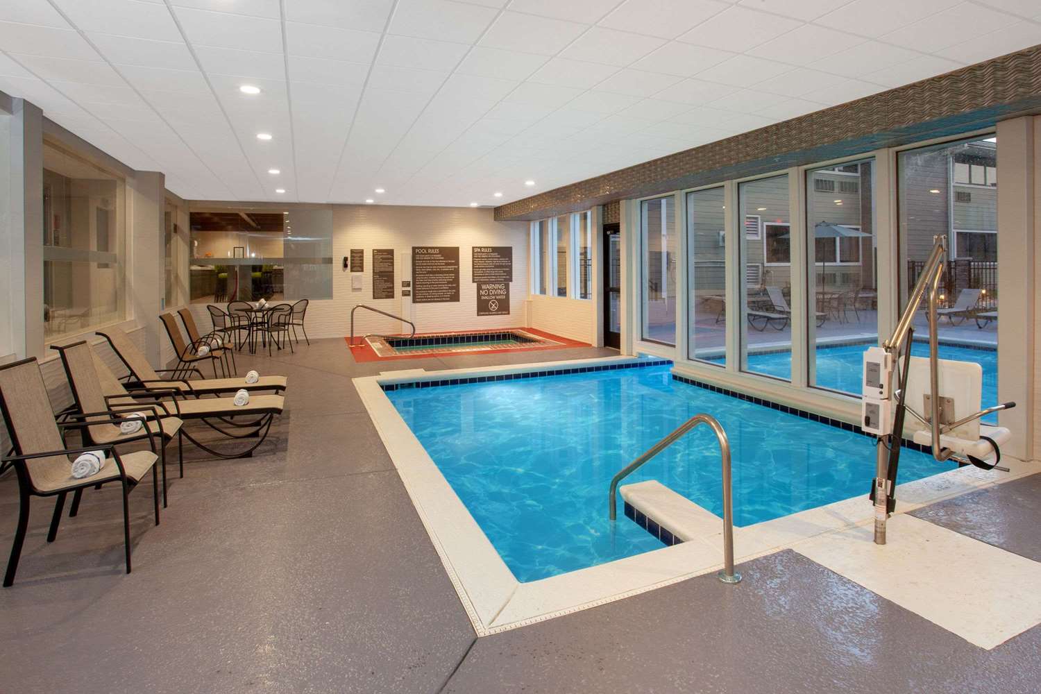 Фото Wyndham Garden Fort Wayne