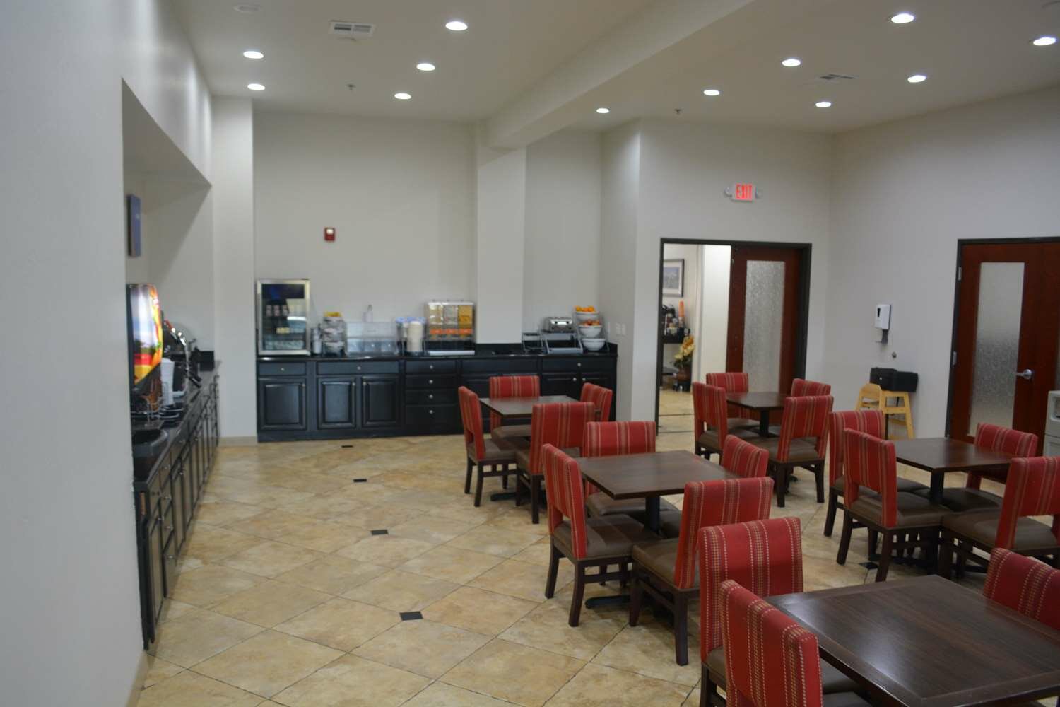 Фото Comfort Suites Yukon - Sw Oklahoma City