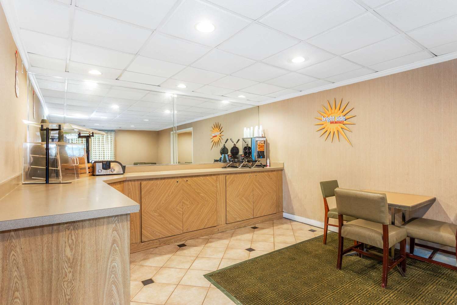 Фото La Quinta Inn & Suites by Wyndham Orlando South