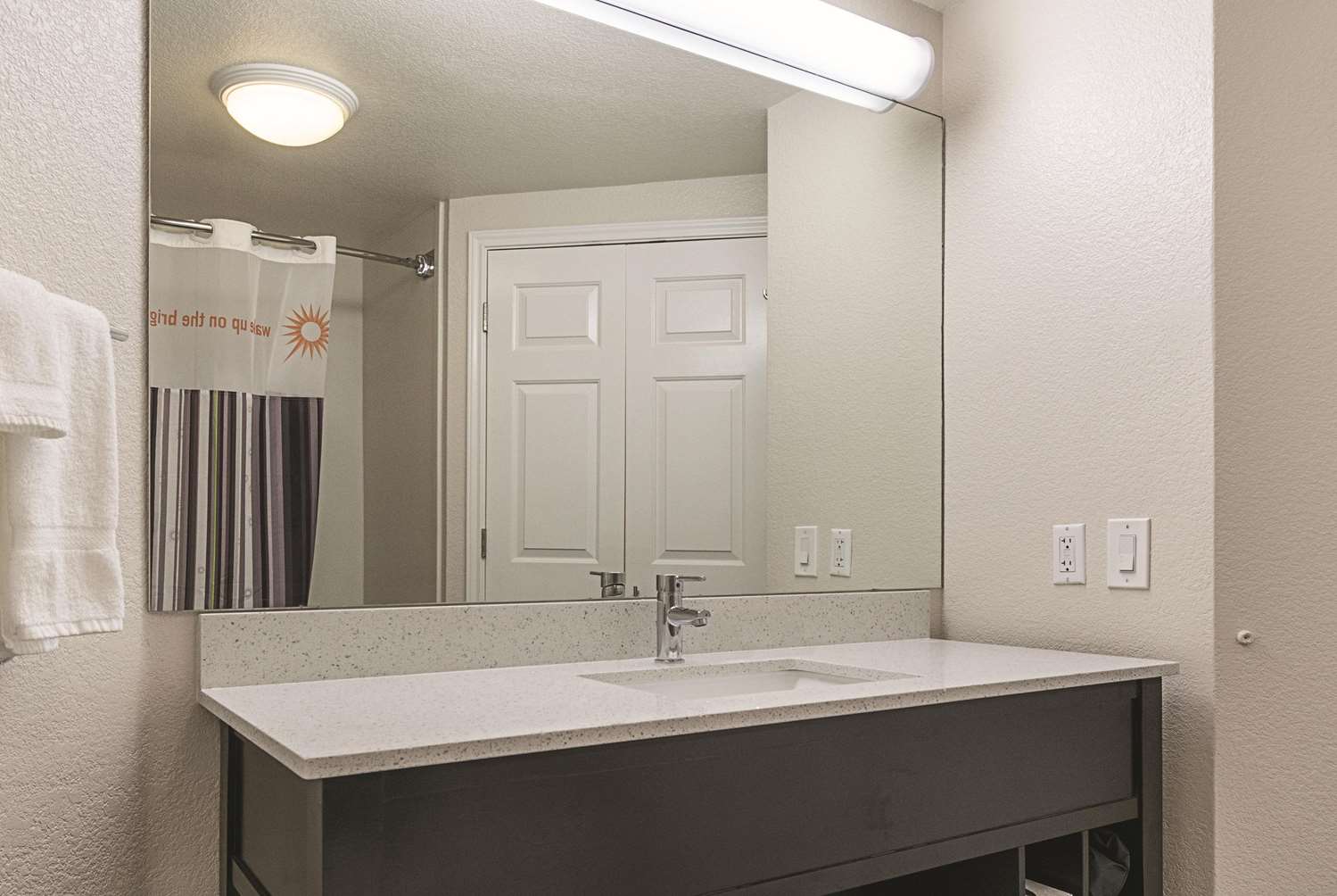 Фото La Quinta Inn & Suites by Wyndham Ontario Airport