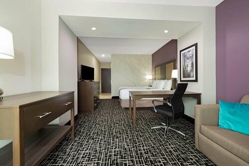 Гостиница La Quinta Inn & Suites by Wyndham Lake Charles - Westlake в Лейк-Чарльзе