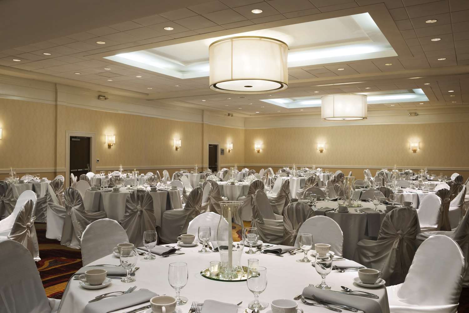 Фото Embassy Suites by Hilton Cleveland Beachwood