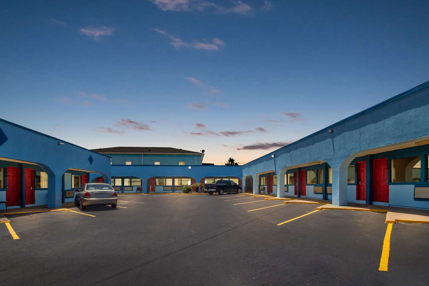 Фото Knights Inn Galveston