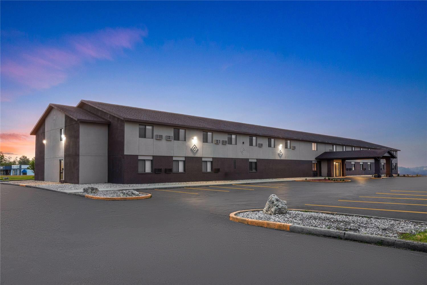 Фото Super 8 by Wyndham Oshkosh Airport