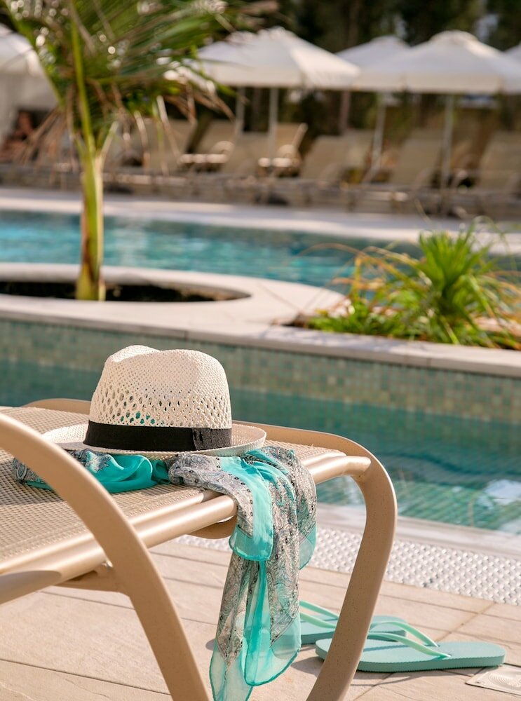 Фото Asterias Beach Hotel