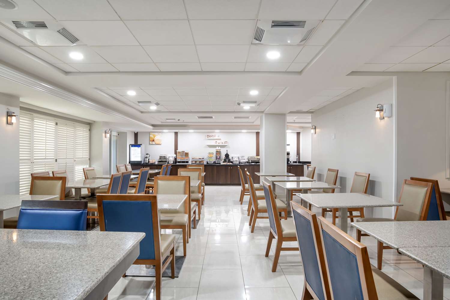 Фото Comfort Inn & Suites New Orleans Airport North