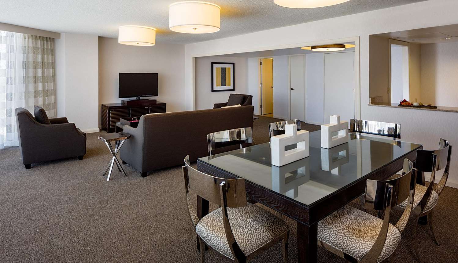 Фото DoubleTree by Hilton Hotel Houston - Greenway Plaza