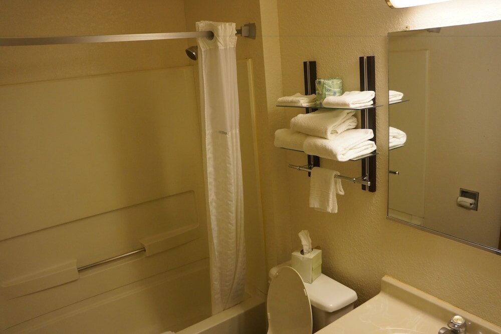 Фото Super 8 by Wyndham Delmont