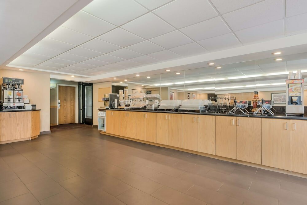 Фото Best Western Town & Country Inn