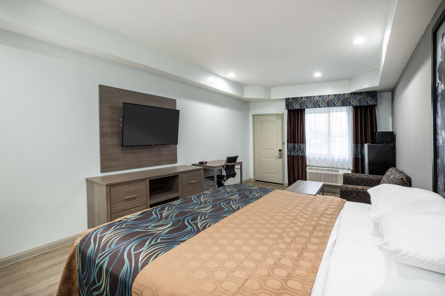 Фото Super 8 by Wyndham Humble/Fallcreek/Houston