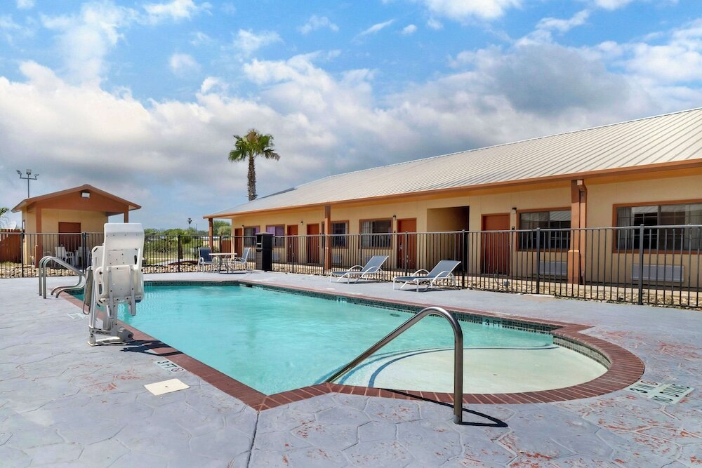 Фото Best Western Hebbronville Inn