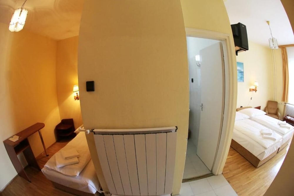 Фото Hotel Bara Budapest