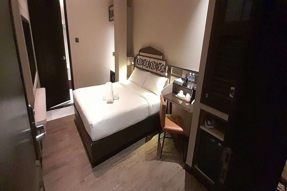 Фото Lion Peak Hotel Hamilton