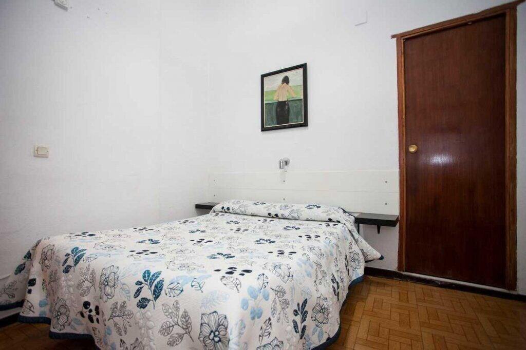 Фото Hostal Los Arcos