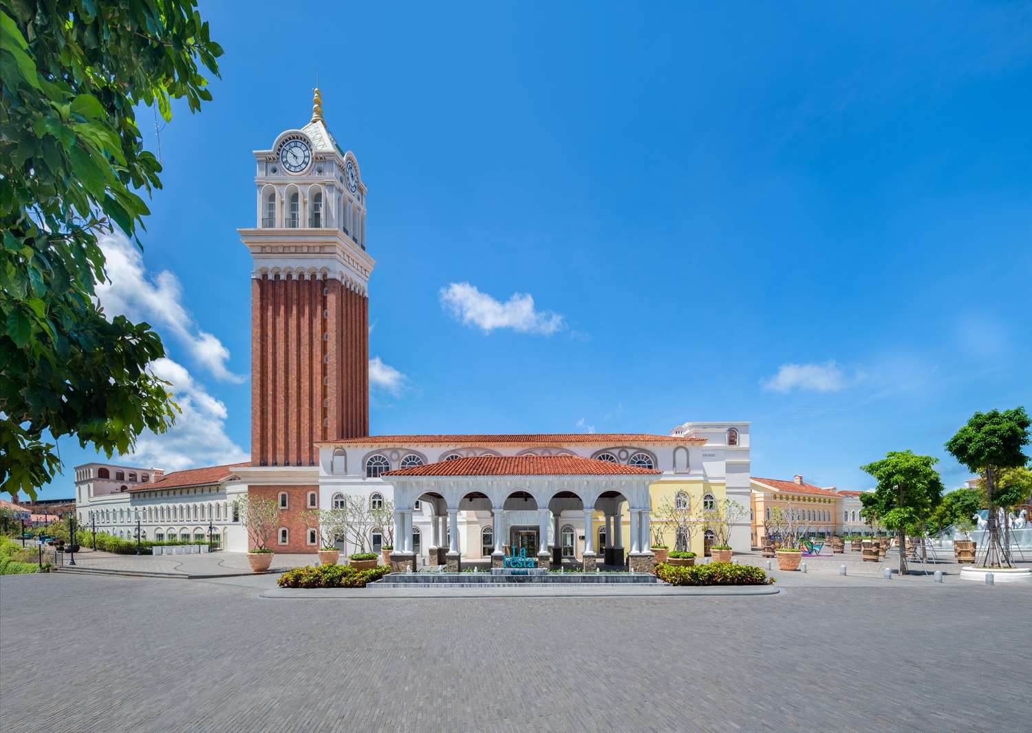 Фото La Festa Phu Quoc Curio Collection by Hilton