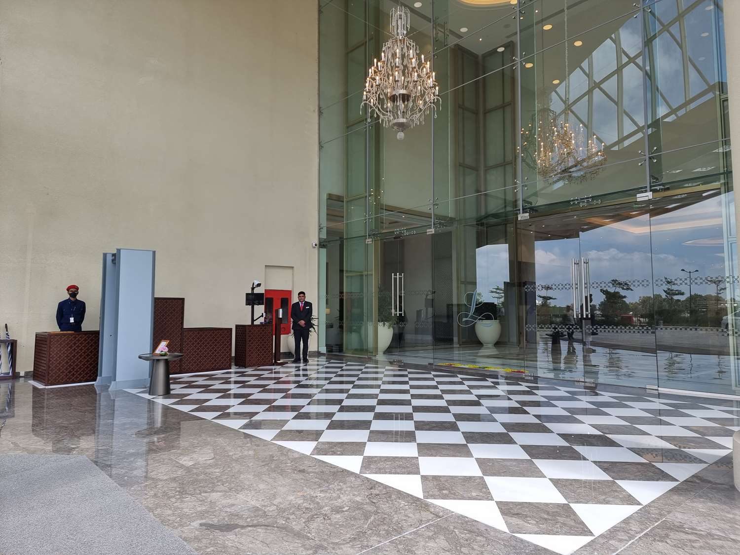 Фото The Leela Bhartiya City Bengaluru