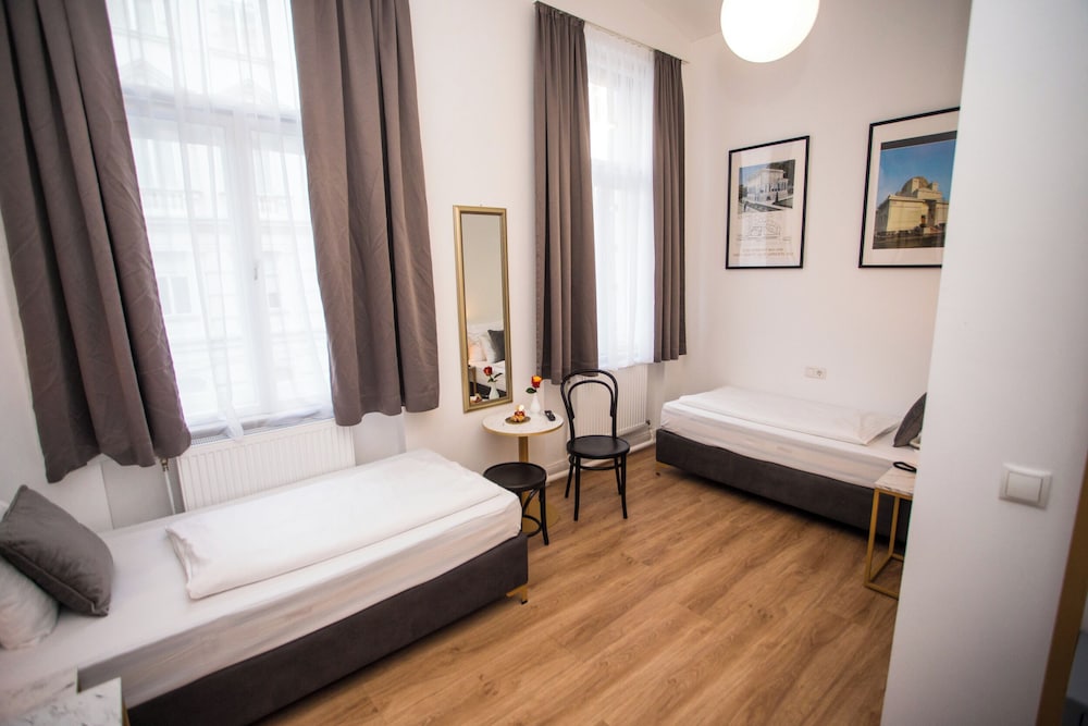 Фото Pension Central - Self Check-in